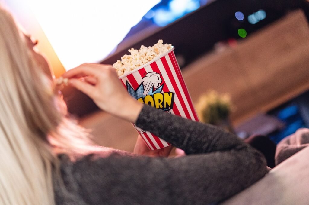 popcorn, girl, food-7025953.jpg